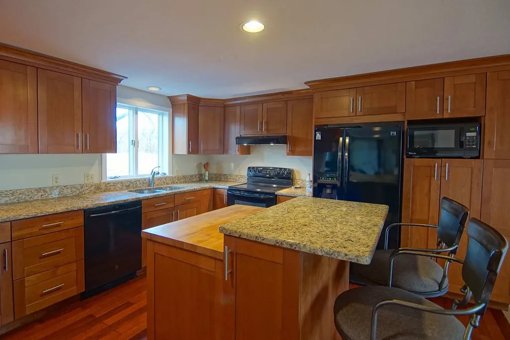 17 Appledore Avenue North Hampton NH 03862