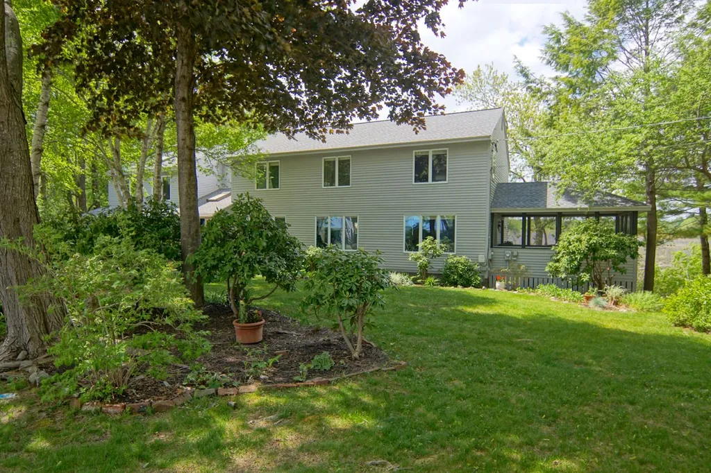 17 Appledore Avenue North Hampton NH 03862