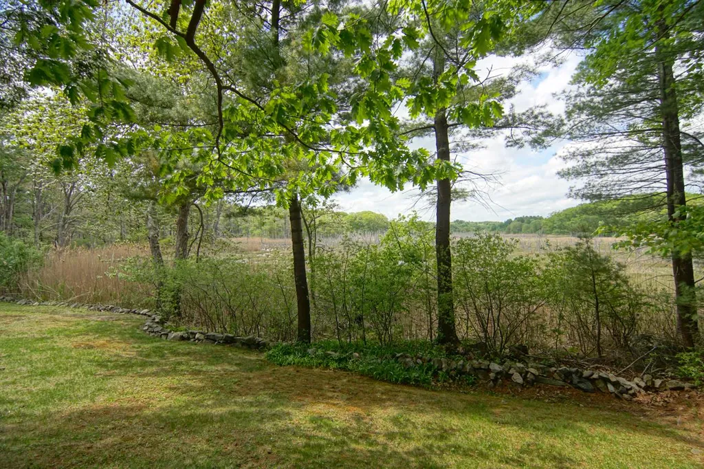 17 Appledore Avenue North Hampton NH 03862