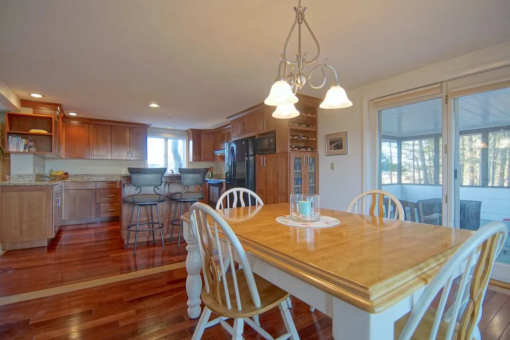 17 Appledore Avenue North Hampton NH 03862