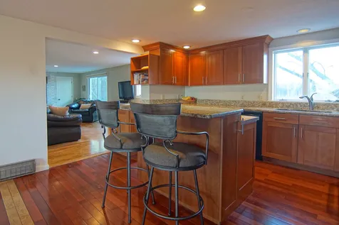 17 Appledore Avenue North Hampton NH 03862