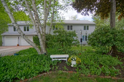 17 Appledore Avenue North Hampton NH 03862
