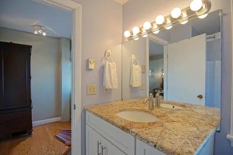 17 Appledore Avenue North Hampton NH 03862