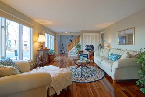 17 Appledore Avenue North Hampton NH 03862