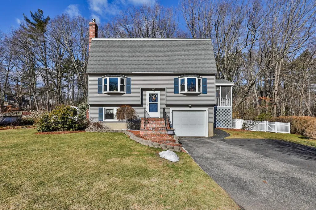 18 Elaine Drive Nashua NH 03062