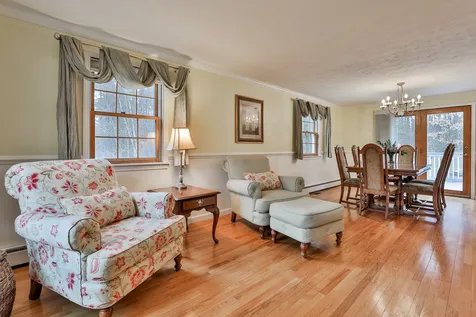 13 Cathedral Lane Hudson NH 03051