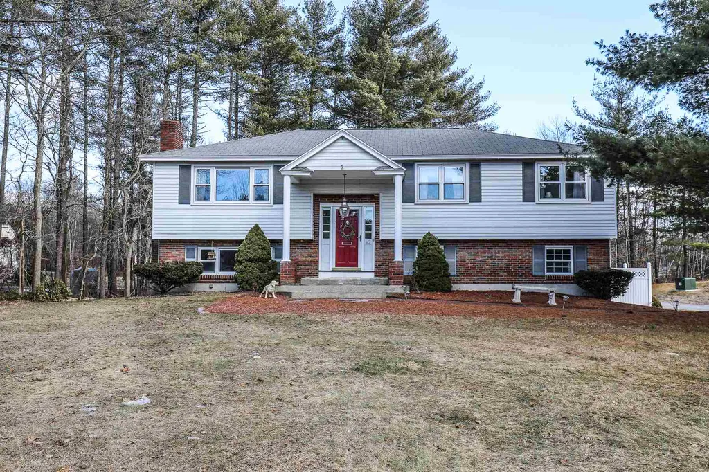13 Yellowstone Drive Londonderry NH 03053