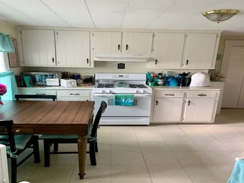 104 W Broadway Derry NH 03038