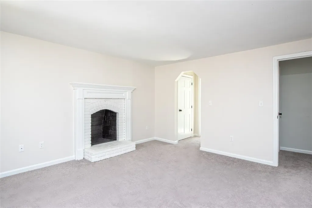 6 Katie Lane Hampstead NH 03841