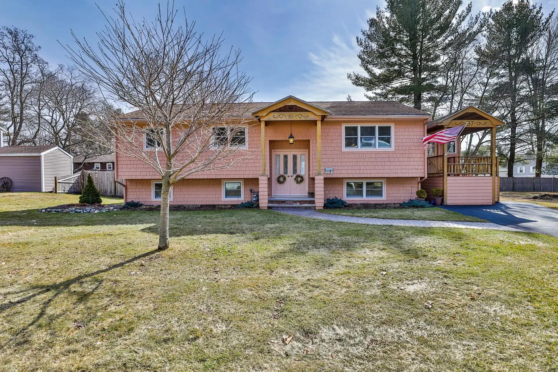 37 Cox Street Nashua NH 03064-1419