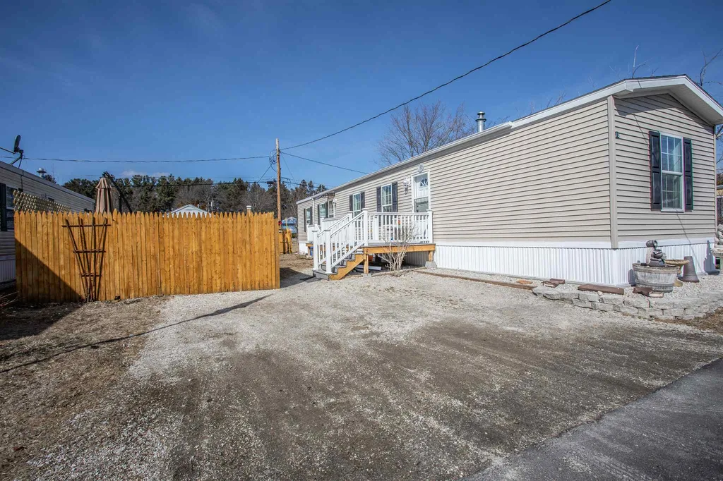 15 Hunter Boulevard Londonderry NH 03053