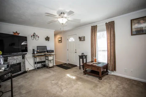 15 Hunter Boulevard Londonderry NH 03053