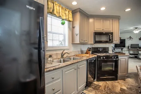 15 Hunter Boulevard Londonderry NH 03053