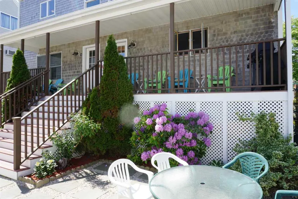 16 Dover Avenue Hampton NH 03842