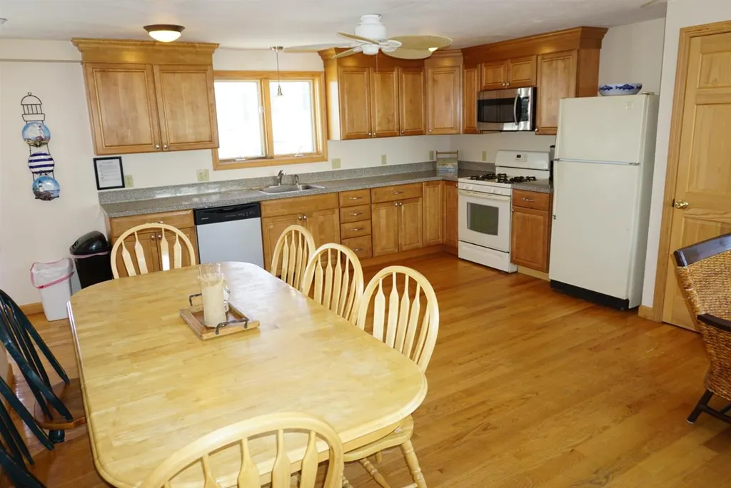 16 Dover Avenue Hampton NH 03842