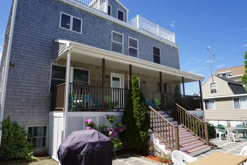 16 Dover Avenue Hampton NH 03842