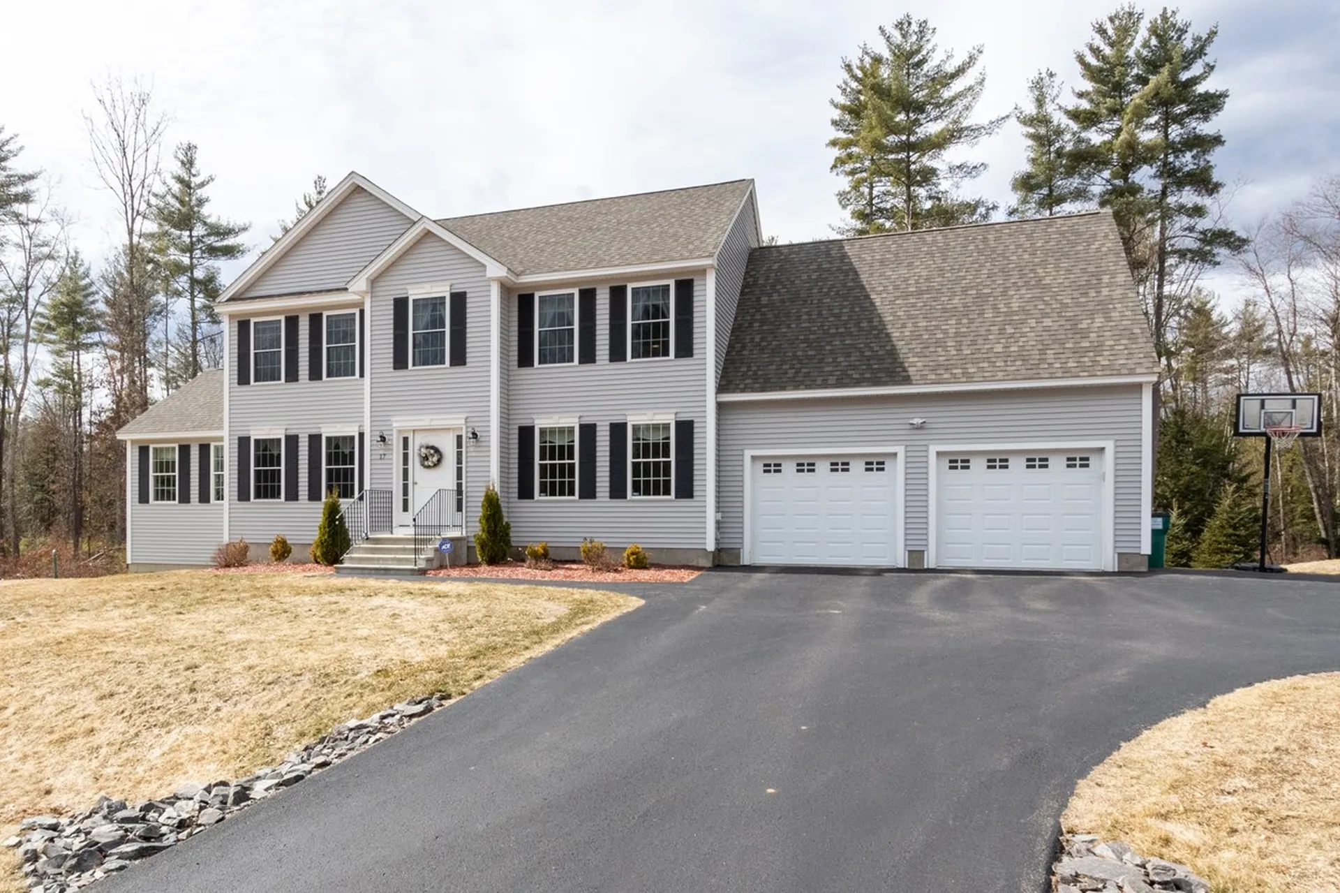 17 Hamel Circle Litchfield NH 03052