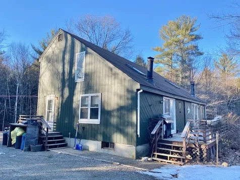 28 Roy Street Raymond NH 03077