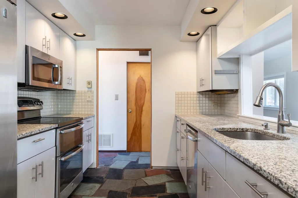 32 Tracy Lane Shelburne VT 05482