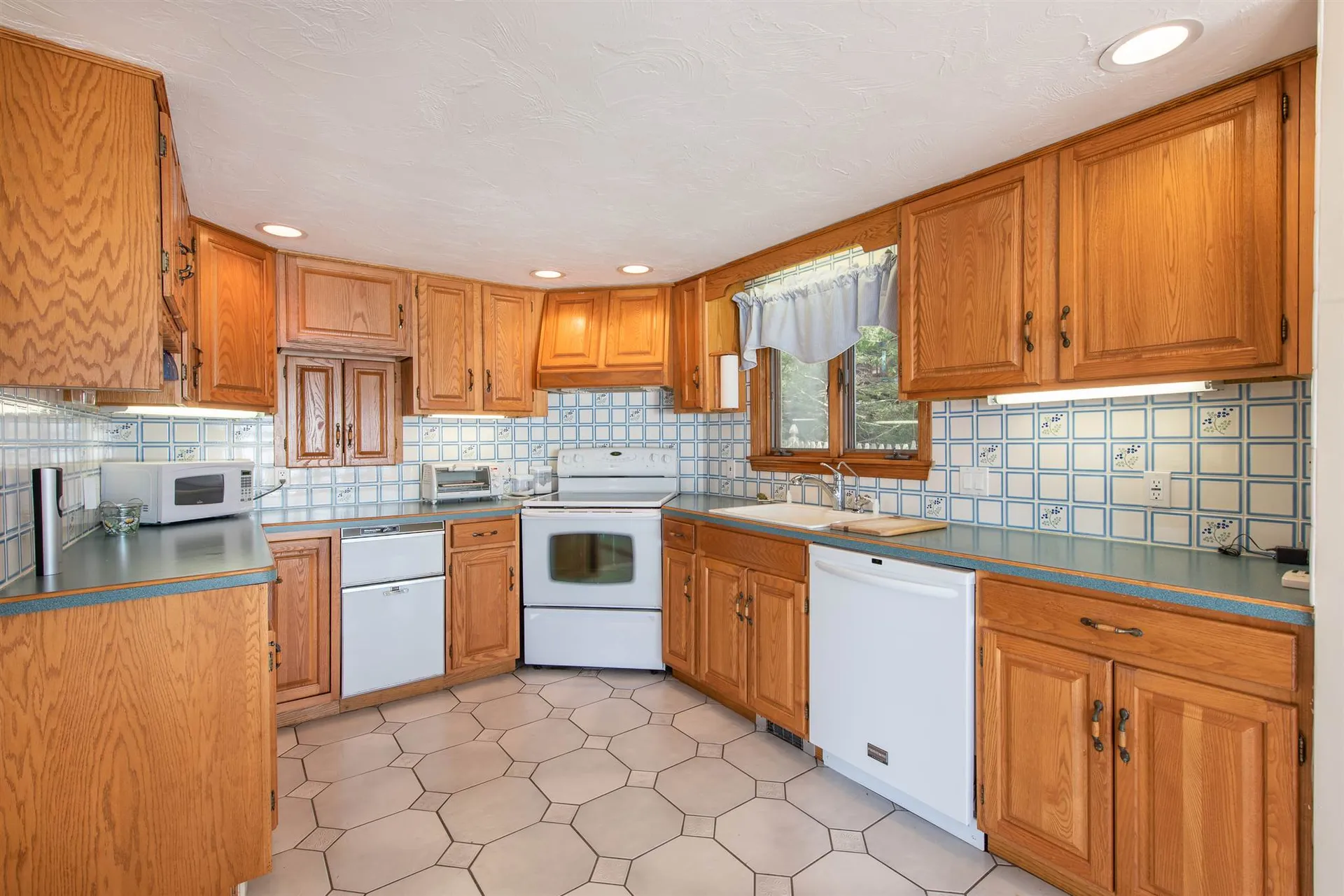 75 Spindle Point Road Meredith NH 03253