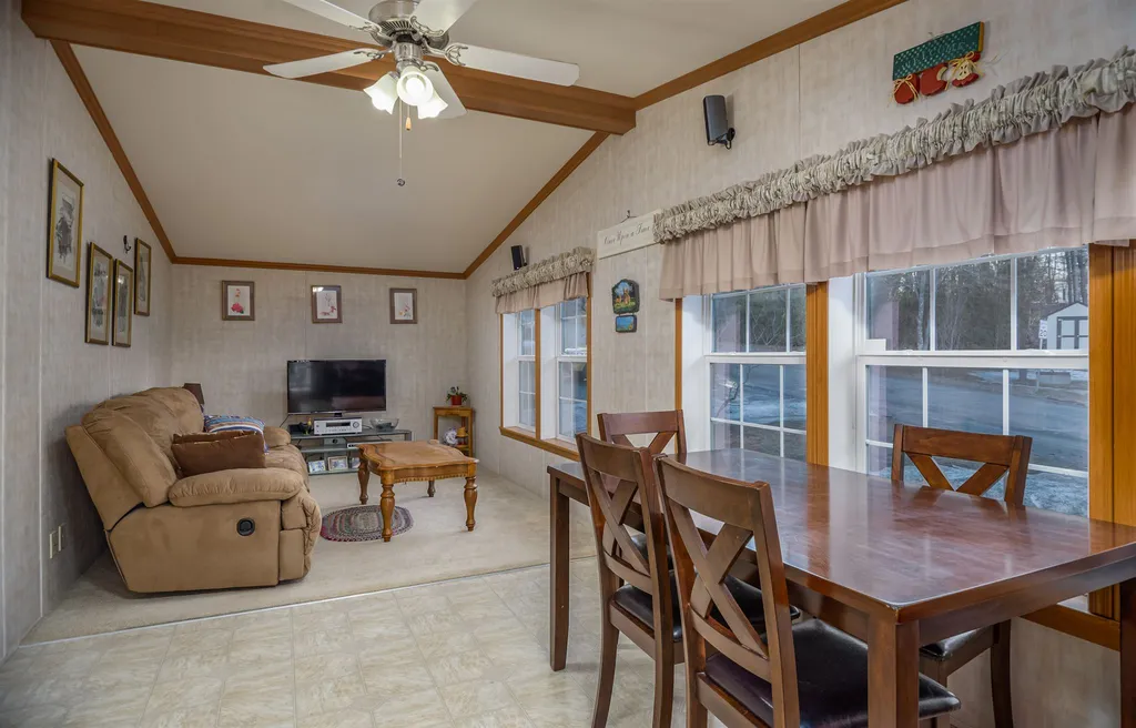 15 Lilac Drive Rochester NH 03867