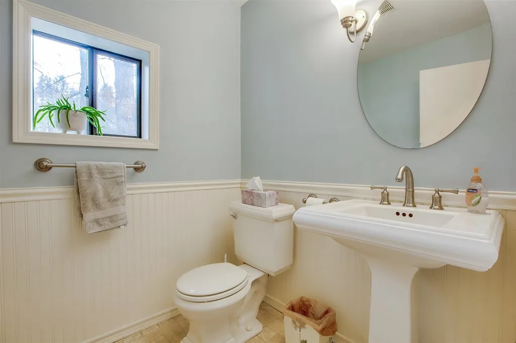26 Windsor Boulevard Londonderry NH 03053