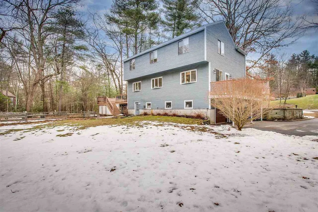 26 Windsor Boulevard Londonderry NH 03053