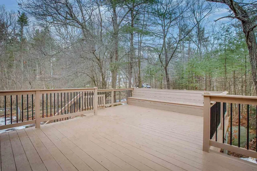 26 Windsor Boulevard Londonderry NH 03053