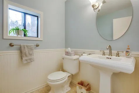 26 Windsor Boulevard Londonderry NH 03053