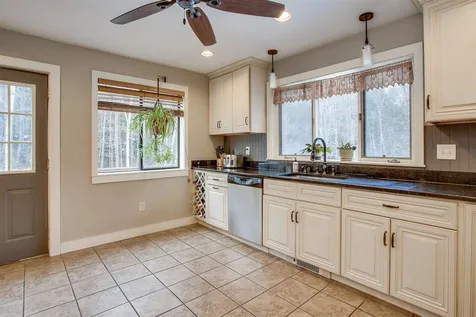 26 Windsor Boulevard Londonderry NH 03053