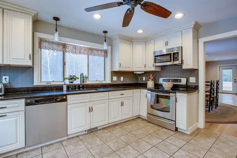 26 Windsor Boulevard Londonderry NH 03053