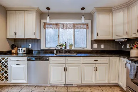26 Windsor Boulevard Londonderry NH 03053