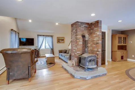26 Windsor Boulevard Londonderry NH 03053