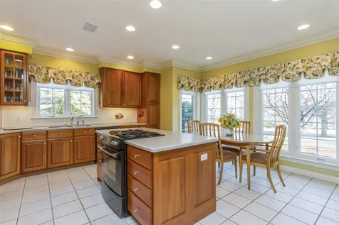 9 Oakmont Drive Concord NH 03301