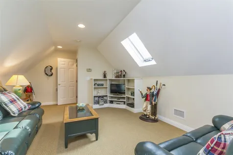 9 Oakmont Drive Concord NH 03301