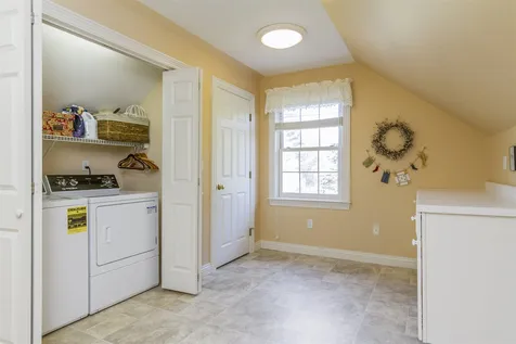 9 Oakmont Drive Concord NH 03301