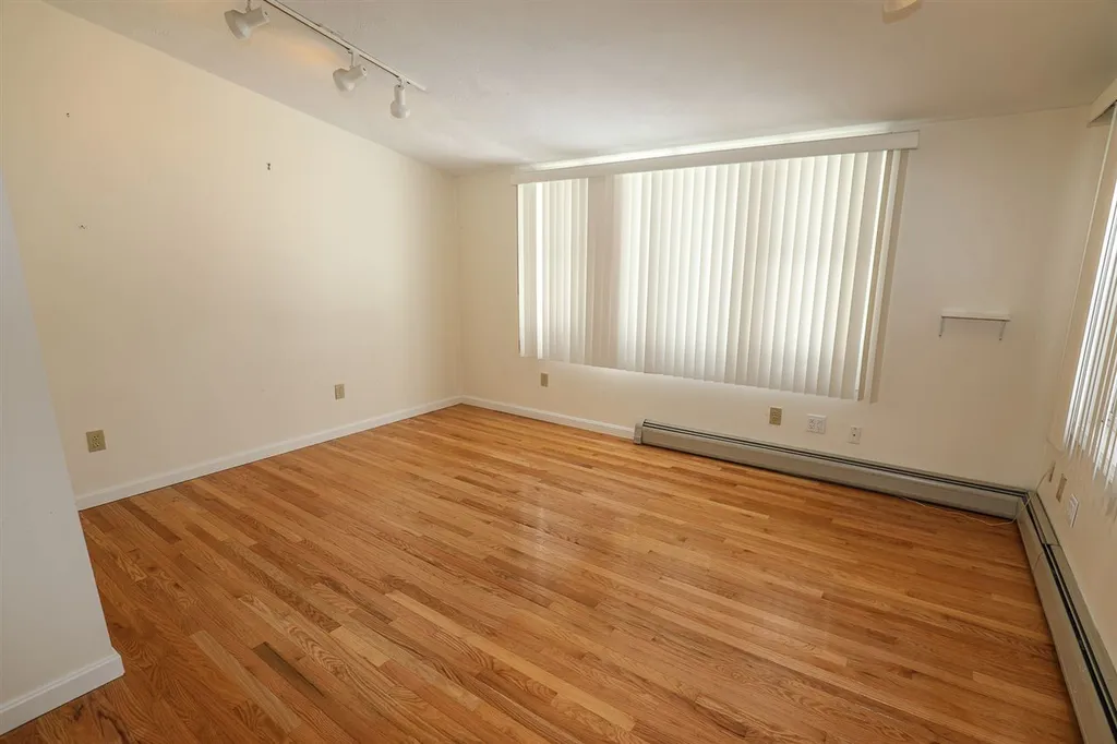 11 Jensen Street Nashua NH 03062