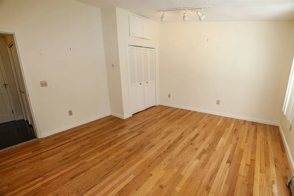11 Jensen Street Nashua NH 03062