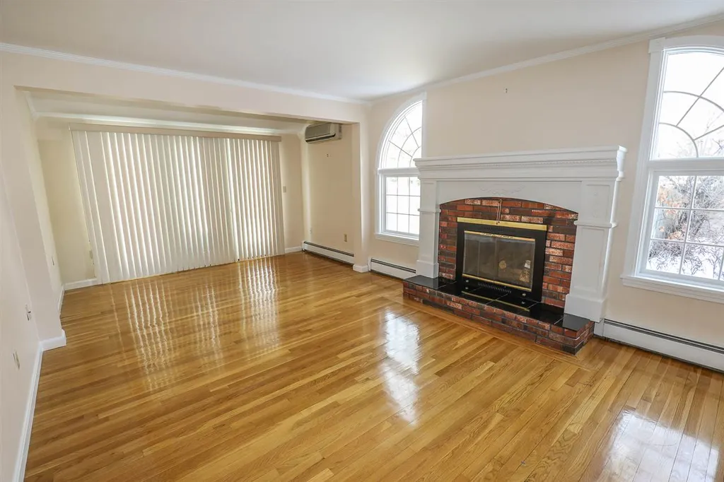11 Jensen Street Nashua NH 03062