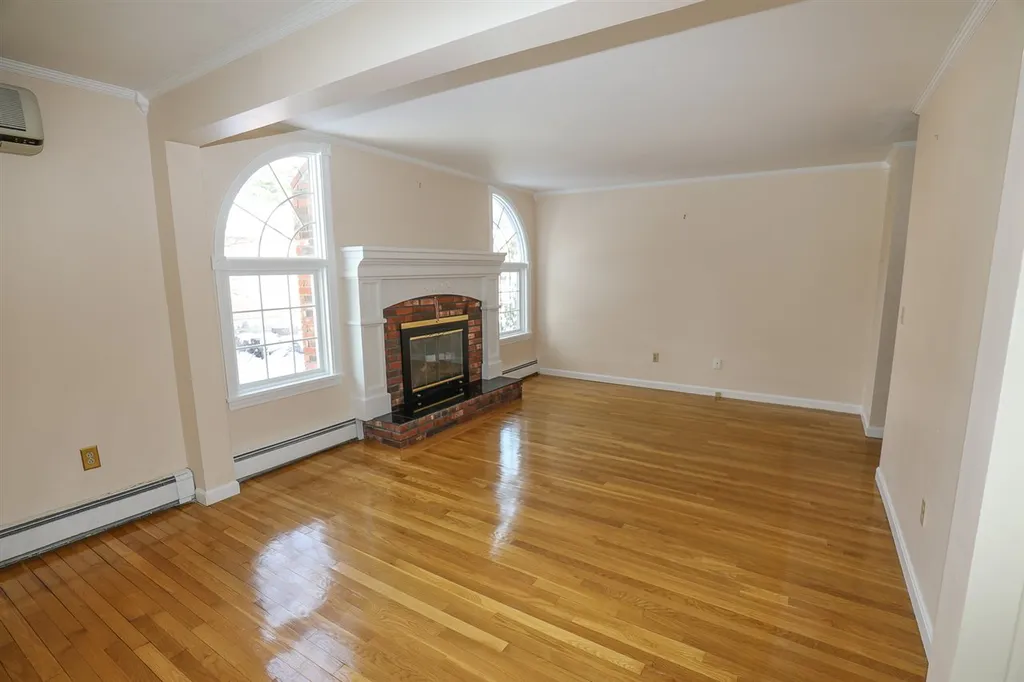 11 Jensen Street Nashua NH 03062