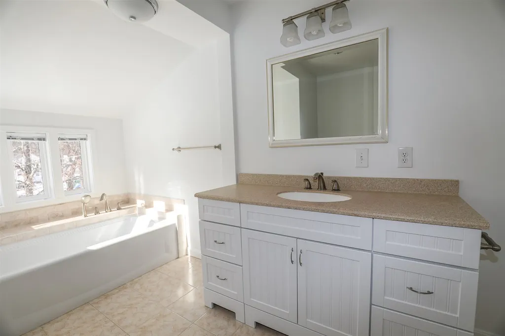 11 Jensen Street Nashua NH 03062