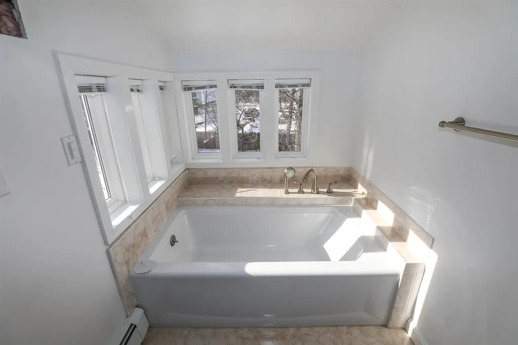 11 Jensen Street Nashua NH 03062