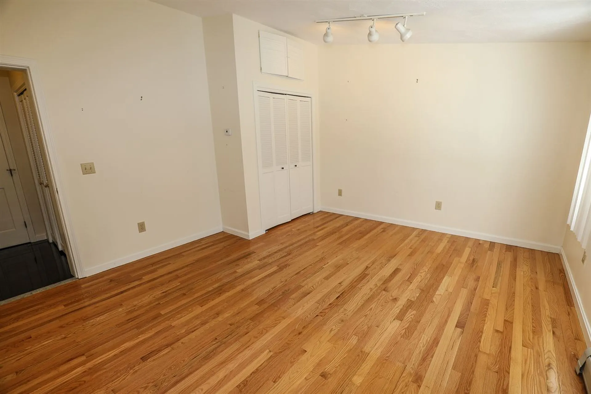 11 Jensen Street Nashua NH 03062