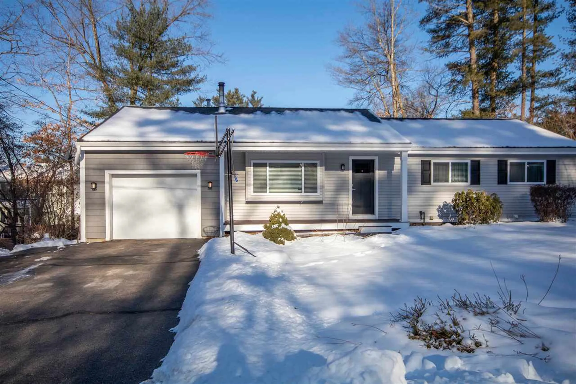 7 Tacoma Circle Nashua NH 03062