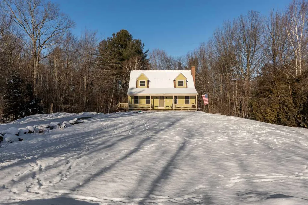 8 Locke Hill Lane Barrington NH 03825