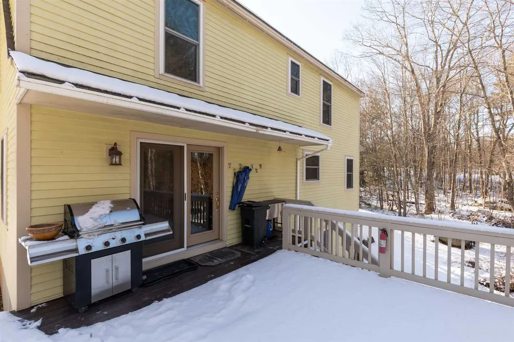 8 Locke Hill Lane Barrington NH 03825