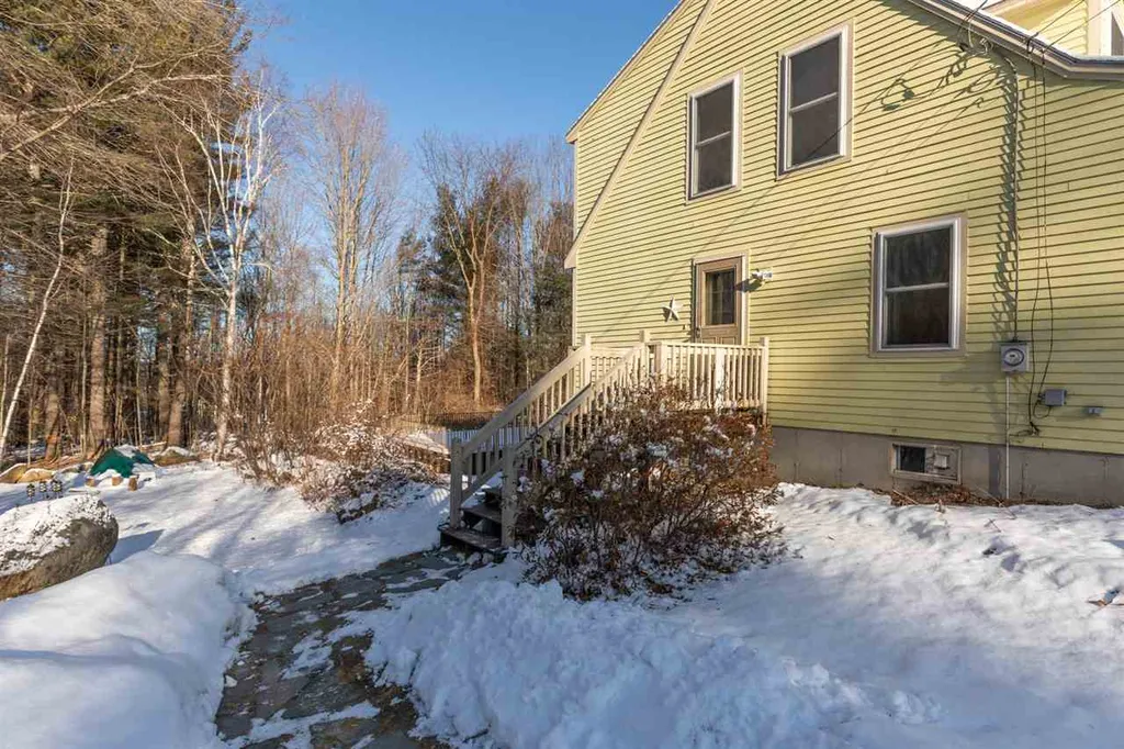 8 Locke Hill Lane Barrington NH 03825