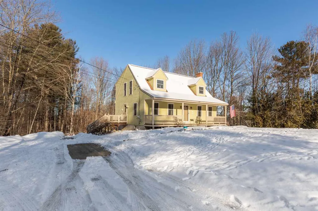 8 Locke Hill Lane Barrington NH 03825