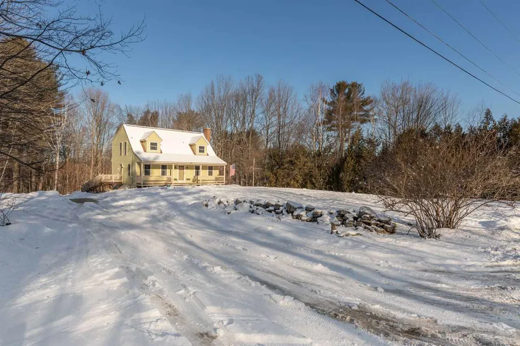 8 Locke Hill Lane Barrington NH 03825