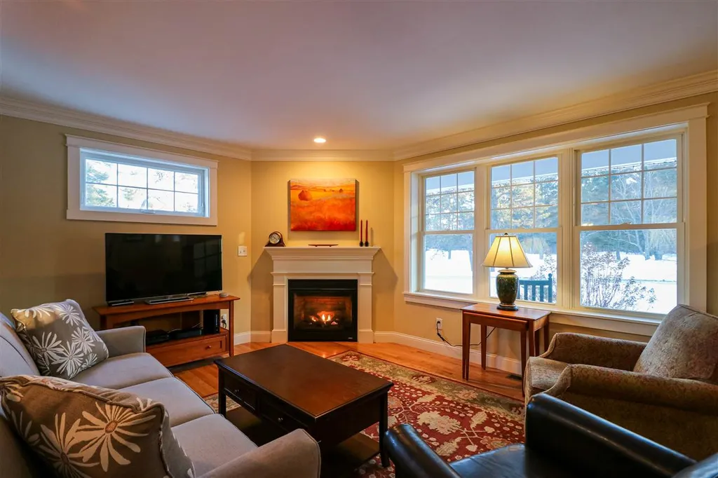 20 Honeycomb Way Newmarket NH 03857